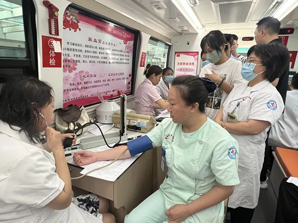 职工风采｜白衣天使无偿献血 为生命加油