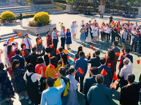 快闪：《我和我的祖国》 辽宁锦州市中心医院激情唱响爱国主旋律