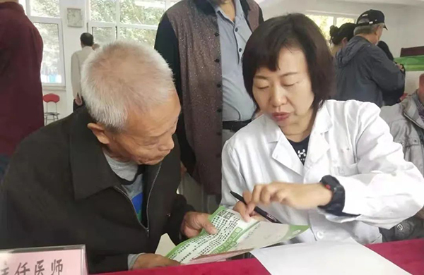 名医走基层 健康进万家—锦州市中心医院赵锦被评为“辽宁省文化科技卫生三下乡活动服务标兵”