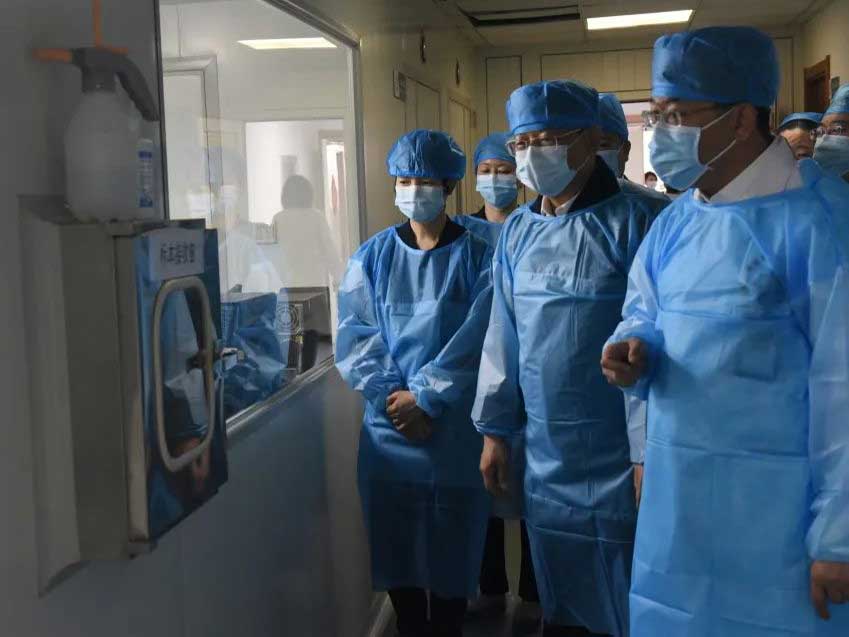 市人大常委会副主任任军、姚彦林一行到我院视察疫情防控重点工作