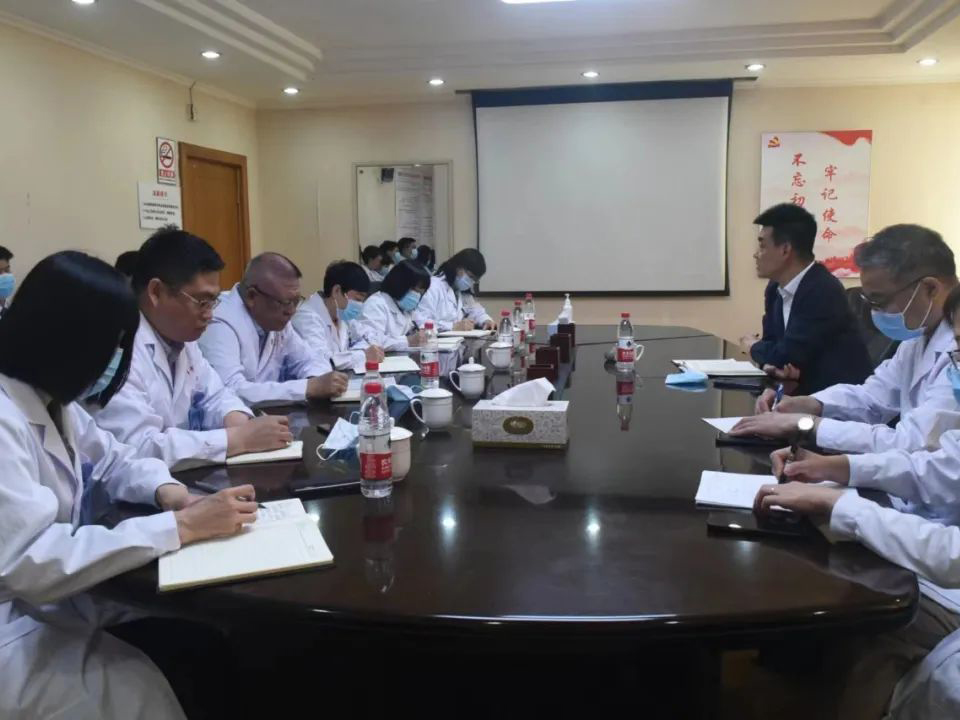 市政府副秘书长、市卫健委党组书记、主任胡占升到锦州市中心医院召开高质量发展座谈会