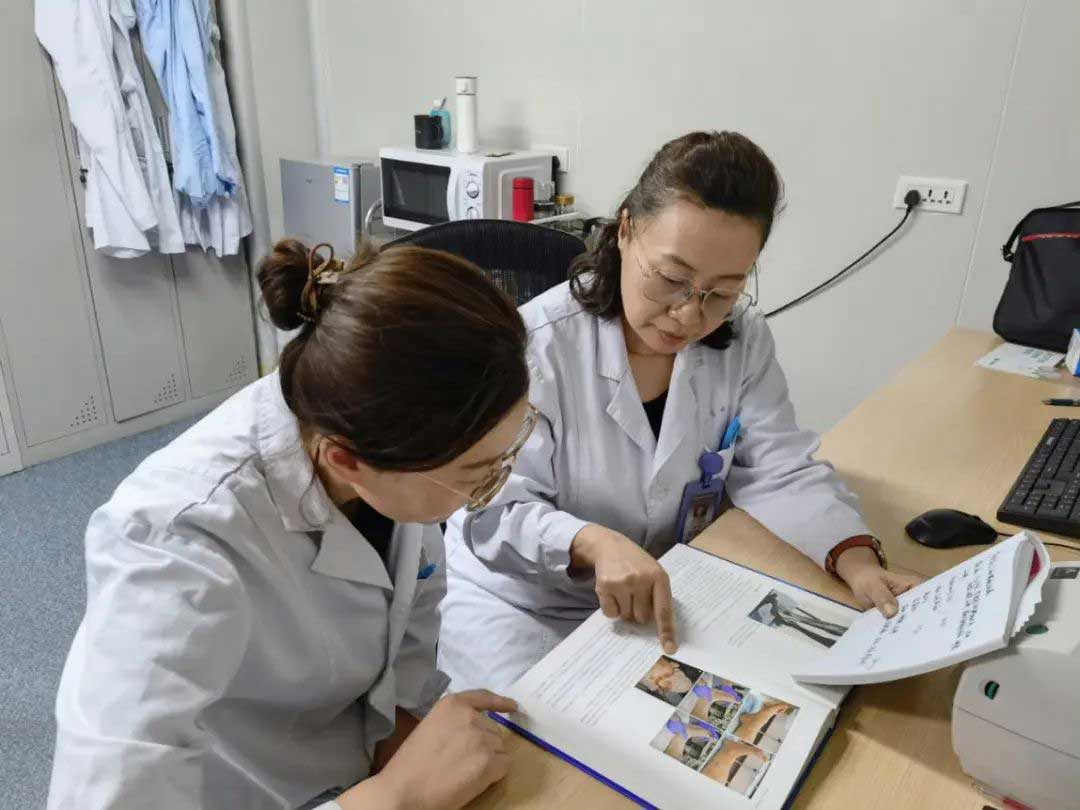 医院荣誉｜师徒结对传匠心 青蓝相接铸辉煌 锦州市中心医院内分泌二科赵锦 王兵获市总工会“金牌师徒”创新创效奖