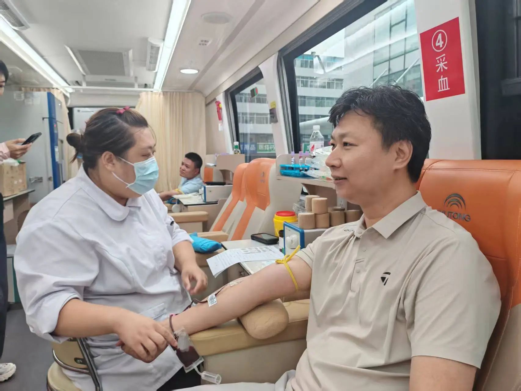 职工风采|党员带头 热血书写担当 白衣天使无偿献血 传递医者温暖