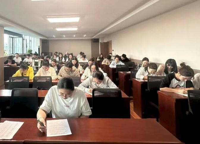 以心迎新共成长 以情领航促发展——锦州市中心医院2025年新职工欢迎会暨岗前培训圆满结束