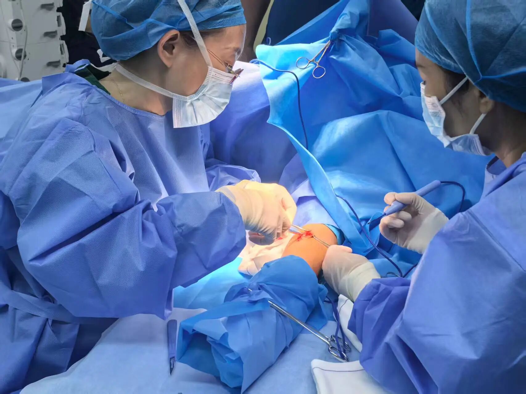 优势技术|辽西首例！锦州市中心医院肾内二科独立开展人工血管移植术 为尿毒症患者打通 “生命线”