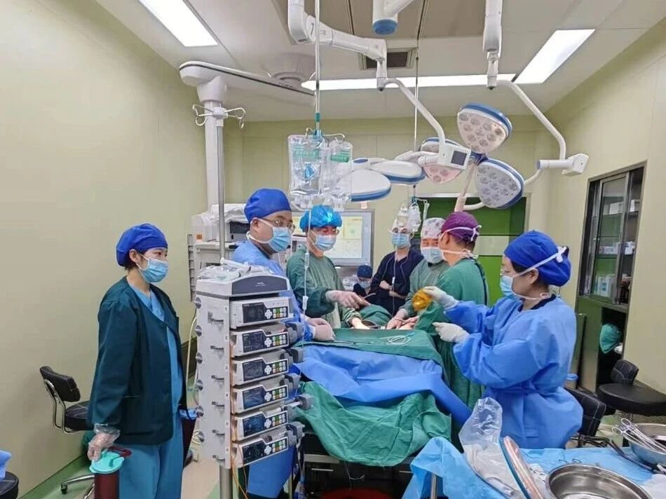 多学科协作|与死神赛跑！锦州市中心医院多学科联手成功抢救胸腹联合刀刺伤危重患者