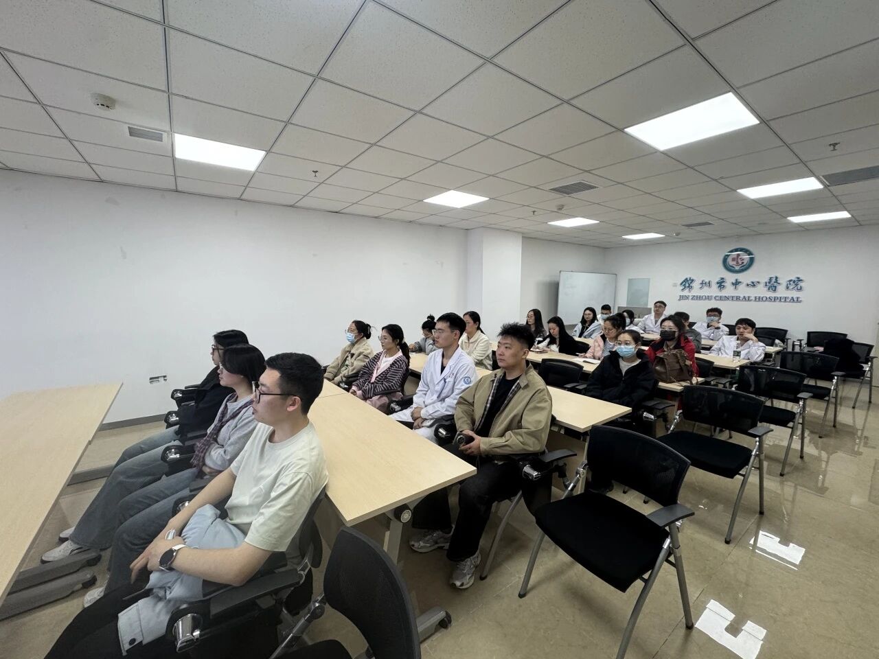 住培专栏|提升共情沟通能力 筑牢医患信任桥梁—我院举办住培医师《共情式沟通——赢得患者信赖》线上培训